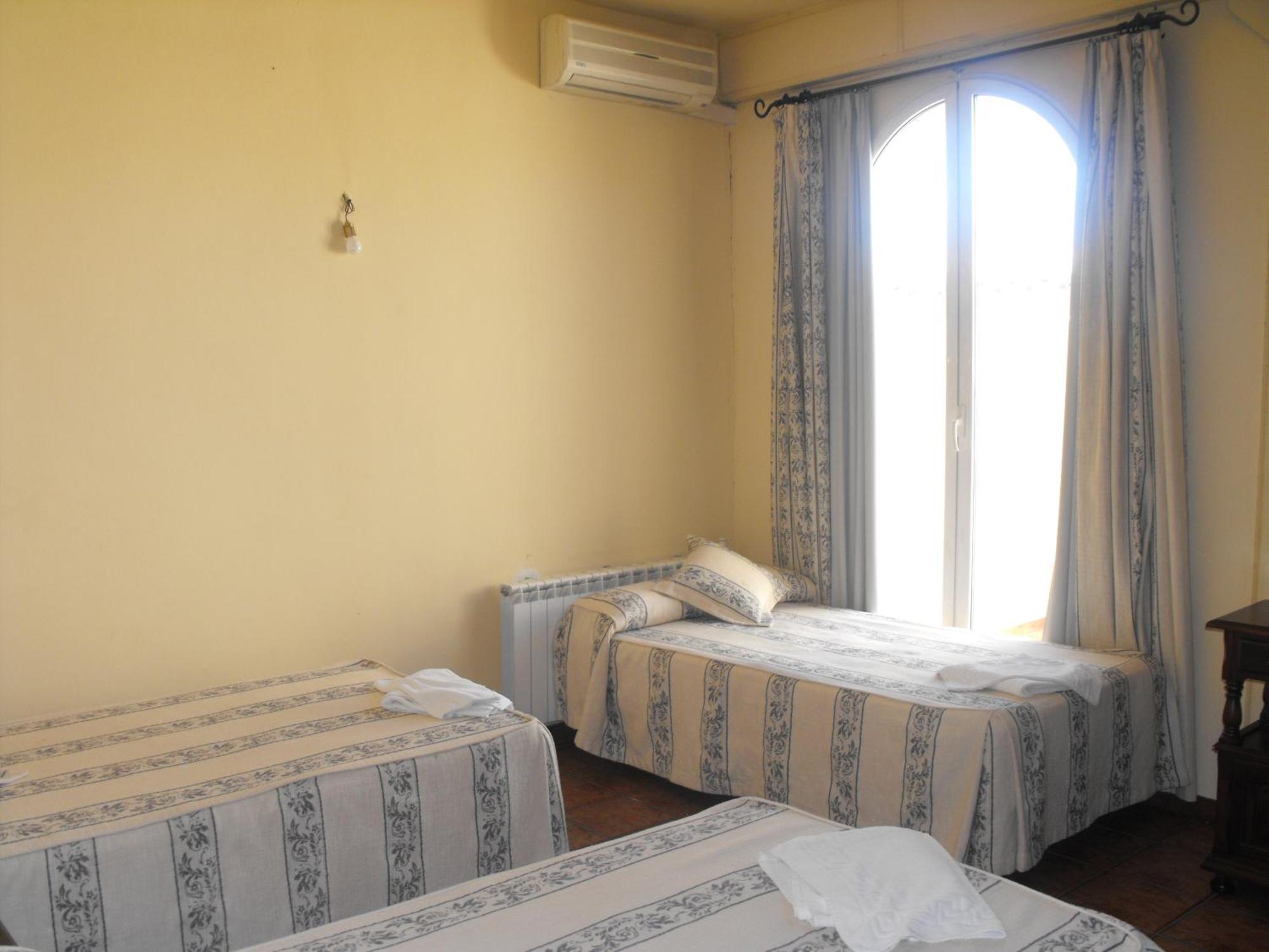 Hostal Nicol'S Hotel Luque ภายนอก รูปภาพ