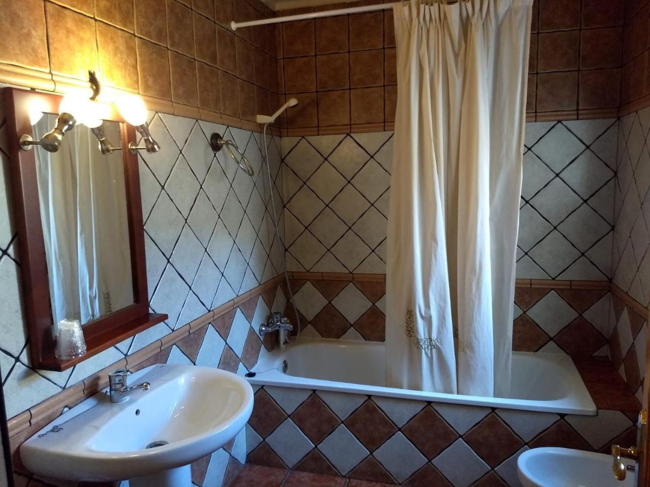 Hostal Nicol'S Hotel Luque ภายนอก รูปภาพ