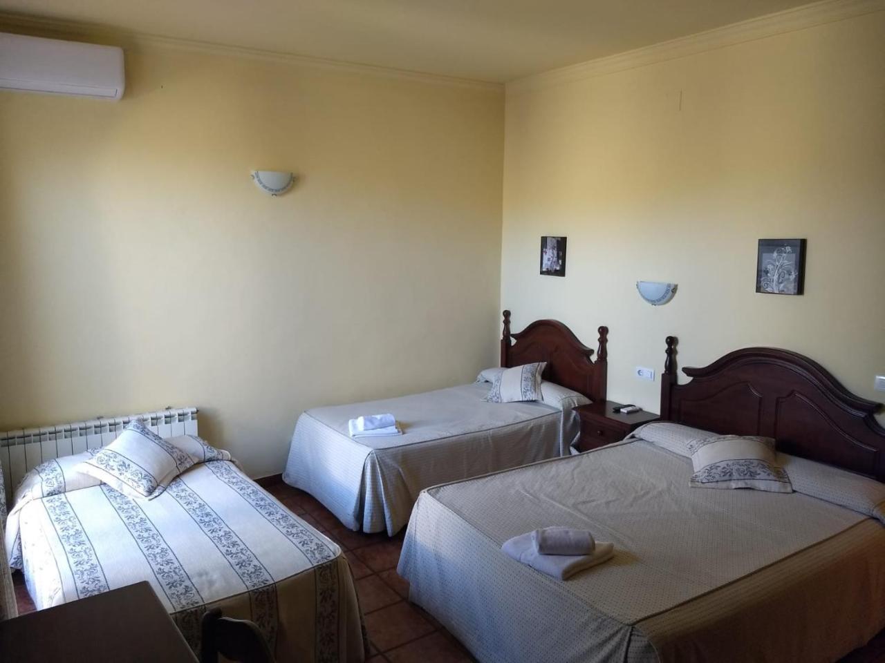 Hostal Nicol'S Hotel Luque ภายนอก รูปภาพ