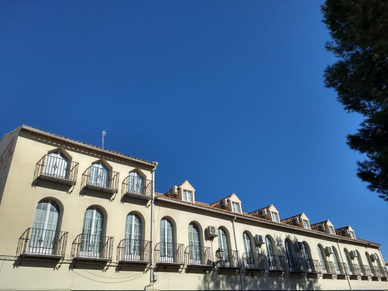 Hostal Nicol'S Hotel Luque ภายนอก รูปภาพ